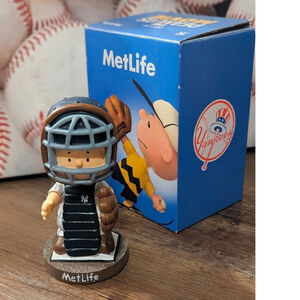 New York Yankees Peanuts MetLife Schroeder Catcher Bobblehead SGA 2015 NIB